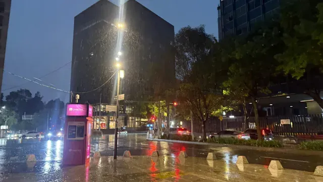 Por pavimento mojado se pide a los automovilistas manejar con precaución. Foto: N+