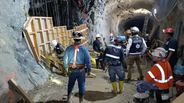 Siguen los trabajos en la mina para encontrar al último minero.