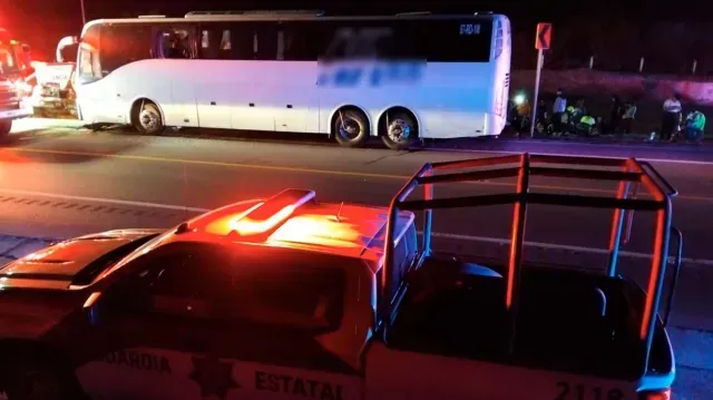 Accidente entre Autobús y Transporte de Carga Deja Saldo de Dos Personas sin Vida