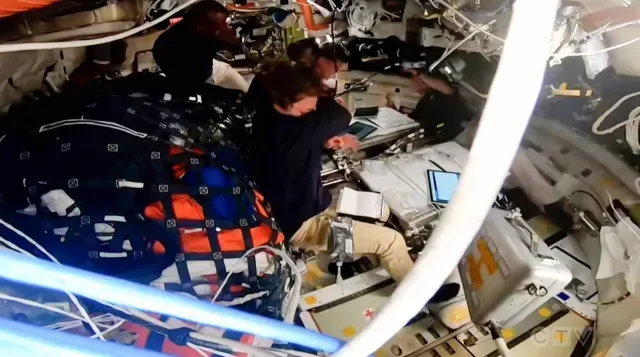 Interior de la cabina de la cápsula Orión antes de sobrevuelo a la Luna