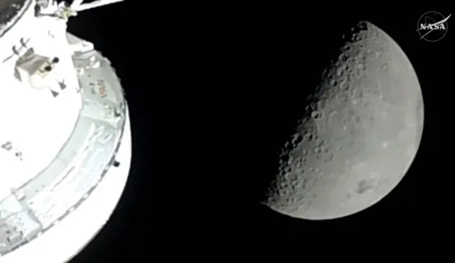 La vista desde el exterior de la nave Orión de la misión Artemis II