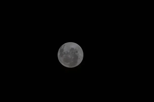 En esta imagén es la primera vez que se capta la cuenca de la Luna.