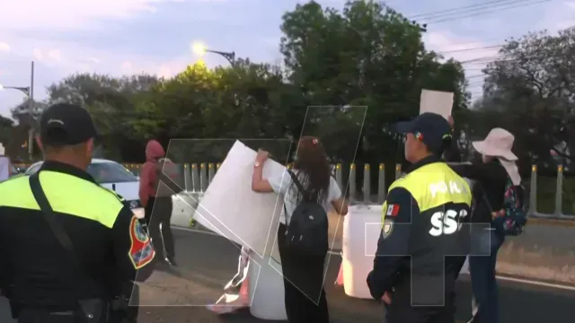 Autoridades vigilan protesta de animalistas en la México-Toluca. Foto: N+