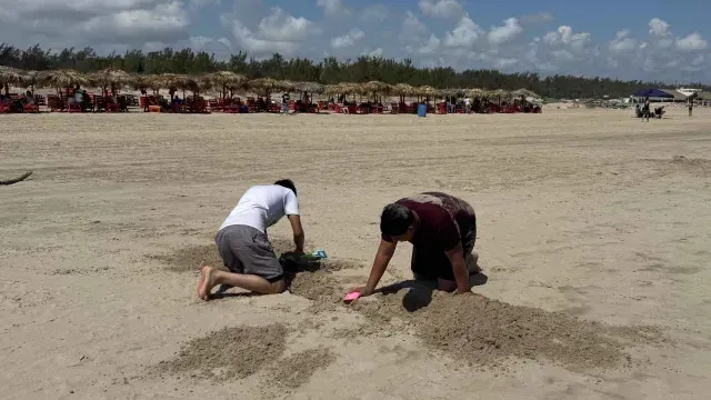 Turismo en Playa Miramar Pese a Presencia de Hidrocarburo