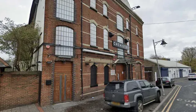 Club Chemistry, epicentro de brote de meningitis en Canterbury, Inglaterra