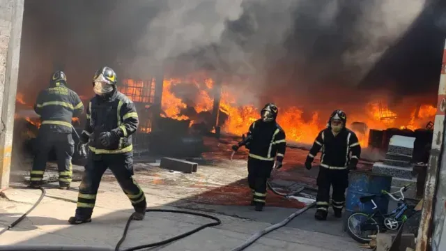 Reportan Fuerte Incendio en Santa Martha Acatitla en Iztapalapa, ¿Qué Pasó?