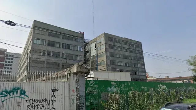 Otra perspectiva de la imagen del edificio de San Antonio Abad antes de sufrir el colapso. Foto: Google Maps