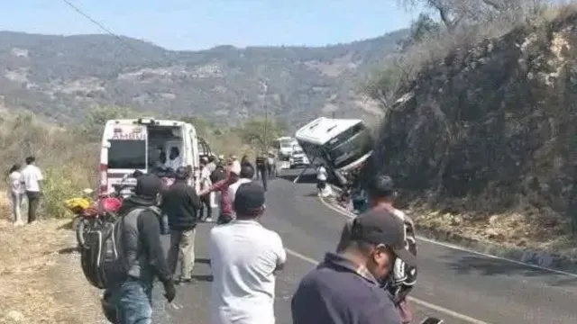 El conductor decidió impactarse contra el cerro para evitar una tragedia mayor