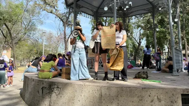 Empiezan a llegar mujeres al Parque Morelos. Foto: N+