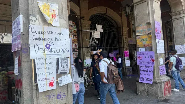 Pancartas colocadas en el Palacio de Gobierno en protesta por el caso Kimberly. Foto: N+