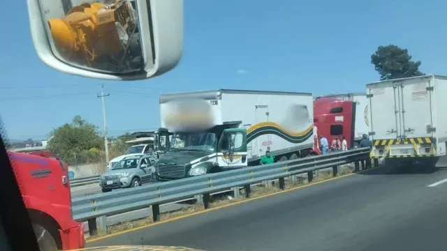 El incidente generó caos vial en la autopista México-Puebla. Foto: X @ciudadano_pue