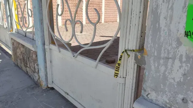 Escena del crimen donde murió un joven frente a iglesia de Puebla. Foto: N+