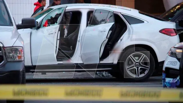 Una camioneta Mercedez Benz recibió múltiples impactos de bala. Foto: N+
