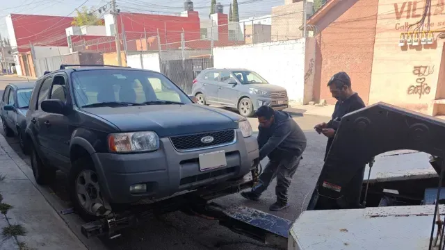 El servicio de arrastre se cobrará de acuerdo al tipo de grúa a utilizarse
