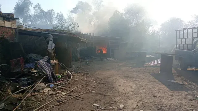 Explosión de pirotecnia deja calcinadas pertenencias de habitantes. Foto: X @CoronangoGob