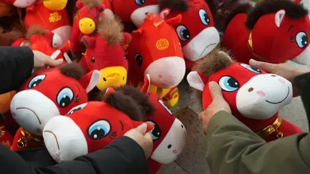 Por Qué el Peluche del Caballo Triste se Volvió Tan Popular en China.