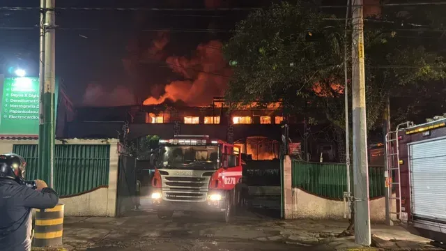 Incendio en la colonia San Bernardino, en Xochimilco