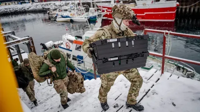 Tripas de Dinamarca desembarcan en Nuuk, capital de Groenlandia