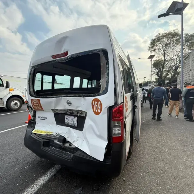 Accidente en la México-Pachuca Hoy: Tráiler se Queda sin Frenos y Choca a Combis; Hay 11 Heridos