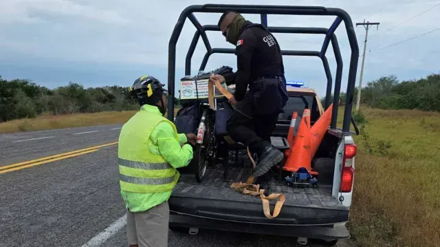 Un Ciclista de la India Recorre Tamaulipas Rumbo a Canadá