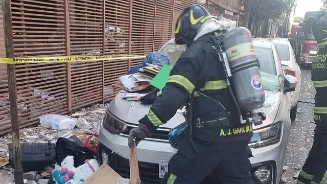 Se registraron daños en autos, herrería, vidrios, etc. Foto: Bomberos CDMX