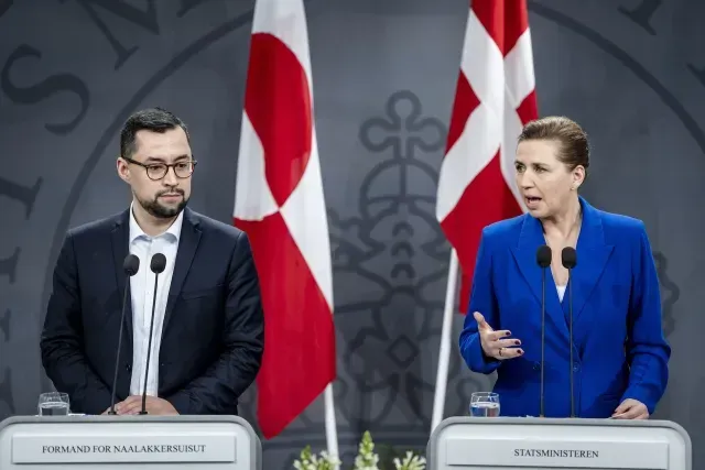 Mute Egede y Mette Frederiksen durante una rueda de prensa
