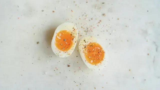 Te damos la receta para cocinar huevos duros perfectos según la ciencia