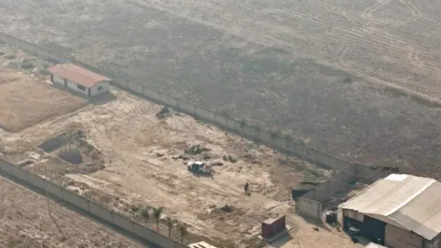 Inspección del rancho Izaguirre en el municipio de Teuchitlán. Foto: AFP1|@35mmfotografia