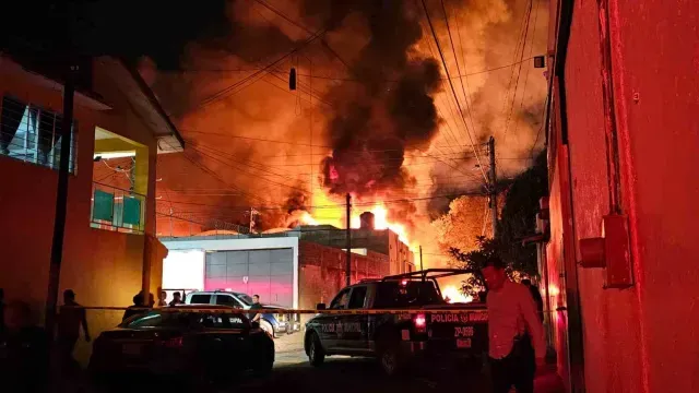Un fuerte incendio alertó a vecinos de la colonia Miramar
