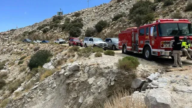 Elementos de emergencia en accidente vehicular |  en La Rumorosa Foto: Bomberos de Tecate