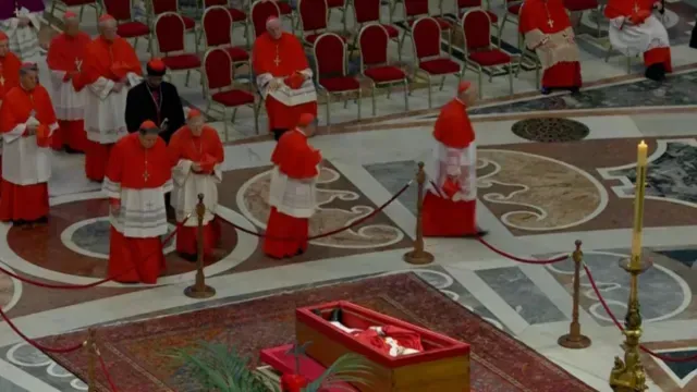 Cardenales se despiden del papa Francisco. Foto: N+
