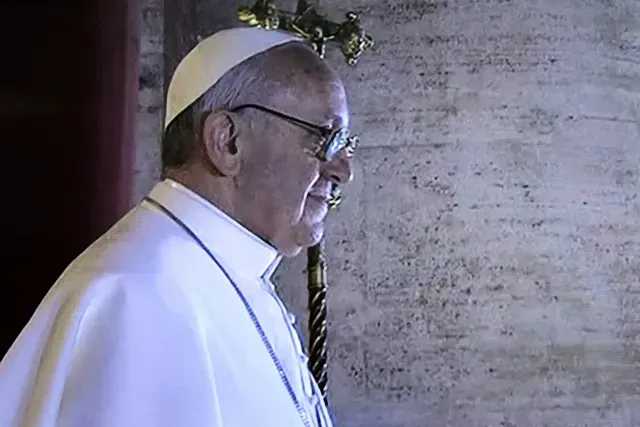 El papa Francisco durante su primera aparición pública en 2013
