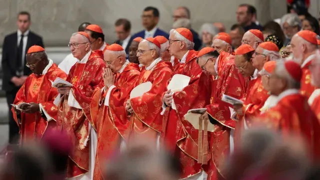 Estos son los cardenales que asistieron a la Santa Misa celebrada con motivo de la elección del nuevo papa. Foto: Reuters