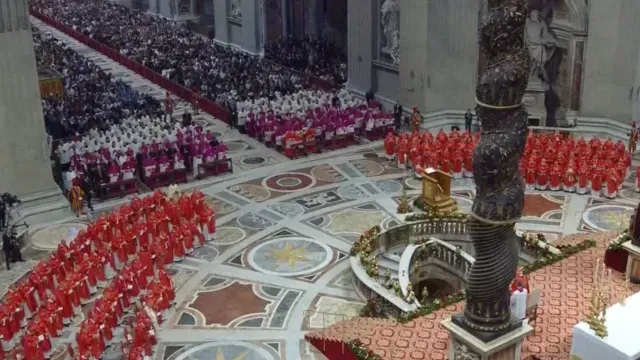 Coro canta para pedir un nuevo pastor en la Iglesia Católica. Foto: N+
