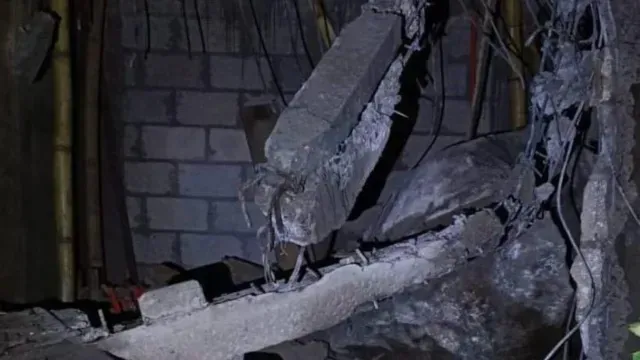 Roca deja daños materiales al caer sobre dos viviendas en Zongolica, Veracruz