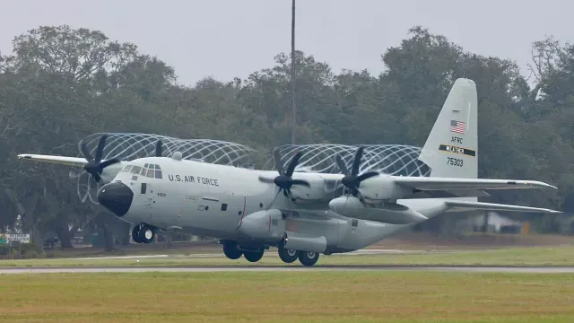 Avión del 53 Escuadrón de Reconocimiento Meteorológico de la Fuerza Aérea EUA. Foto: NOAA