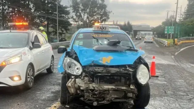 Accidente de taxi sobre la carretera Amozoc-Teziutlán. Foto: X @GN_Carreteras