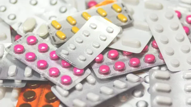 Expertos alertan sobre la resistencia a los antibióticos en el mundo. Foto: Canva