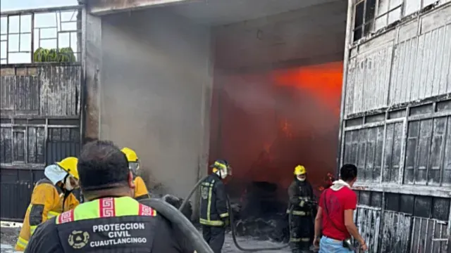 Bodega de baños de vapor arde en llamas en Puebla. Foto: SSC Cuautlancingo