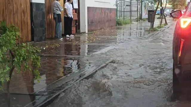 Madero durante lluvia del miércoles en Guadalajara.  Foto: N+