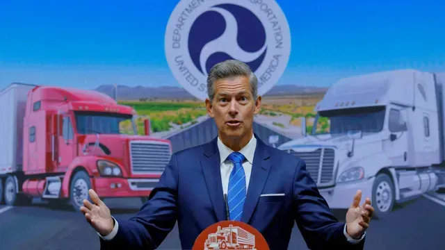 Conferencia de prensa del secretario de Transporte Sean Duffy. Foto: Reuters