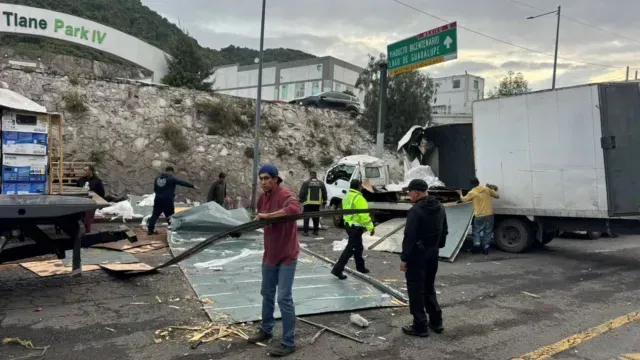 El accidente de hoy en Tlalnepantla generó tráfico en la zona. Foto: N+