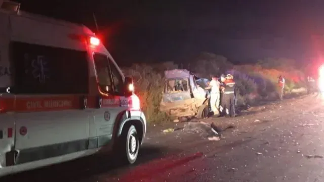 El accidente fue a la altura de la comunidad de El Roque. Foto: Nmás Bajío