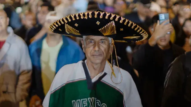 Personas de todas las edades disfrutaron los festejos patrios 2025 en el Zócalo de la CDMX. Foto: N+