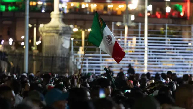 Banderas de México ondearon en el Zócalo de la CDMX. Foto: N+