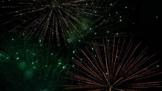 Colores de la bandera de México iluminaron el Zócalo de la CDMX, en fiestas patrias 2025. Foto: N+