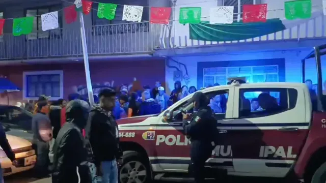 Una mujer fue retenida por pobladores acusada de robo en Puebla. Foto: X @ciudadano_pue