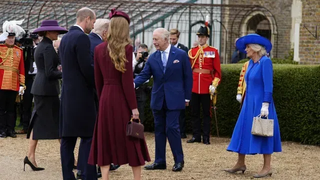 El rey Carlos y la reina Camila saludan a Donald y Melania Trump. Foto: Reuters