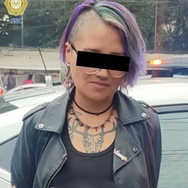 Lady Patadas: Mujer Agrede a Policía en la Benito Juárez