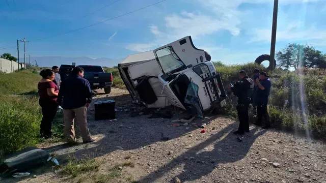 Guardia-Estatal-Atiende-Volcadura-Camion-Pollo-Tamaulipas
